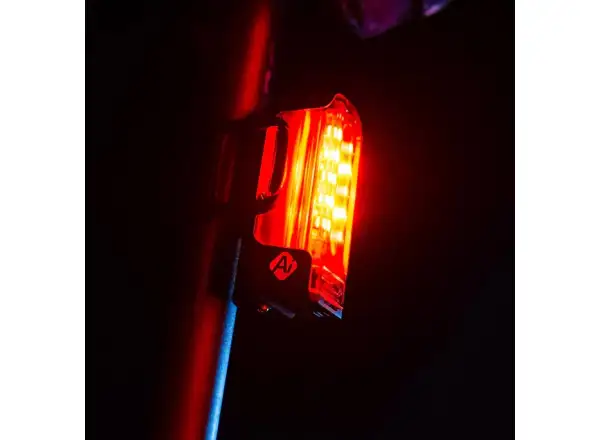 Lezyne Strip Pro Ai Allert 400+ zadné svetlo