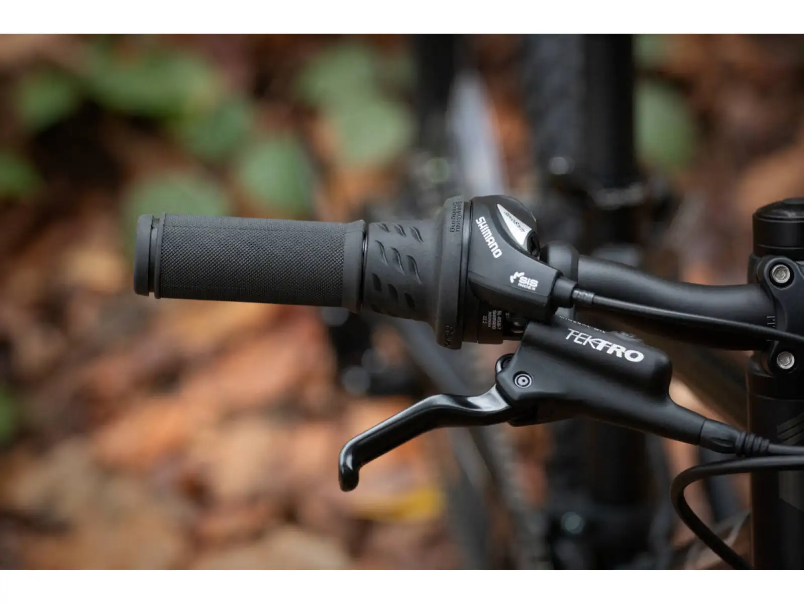 Superior Team 20 Matte Black/Hologram Chrome/Team Red detský bicykel