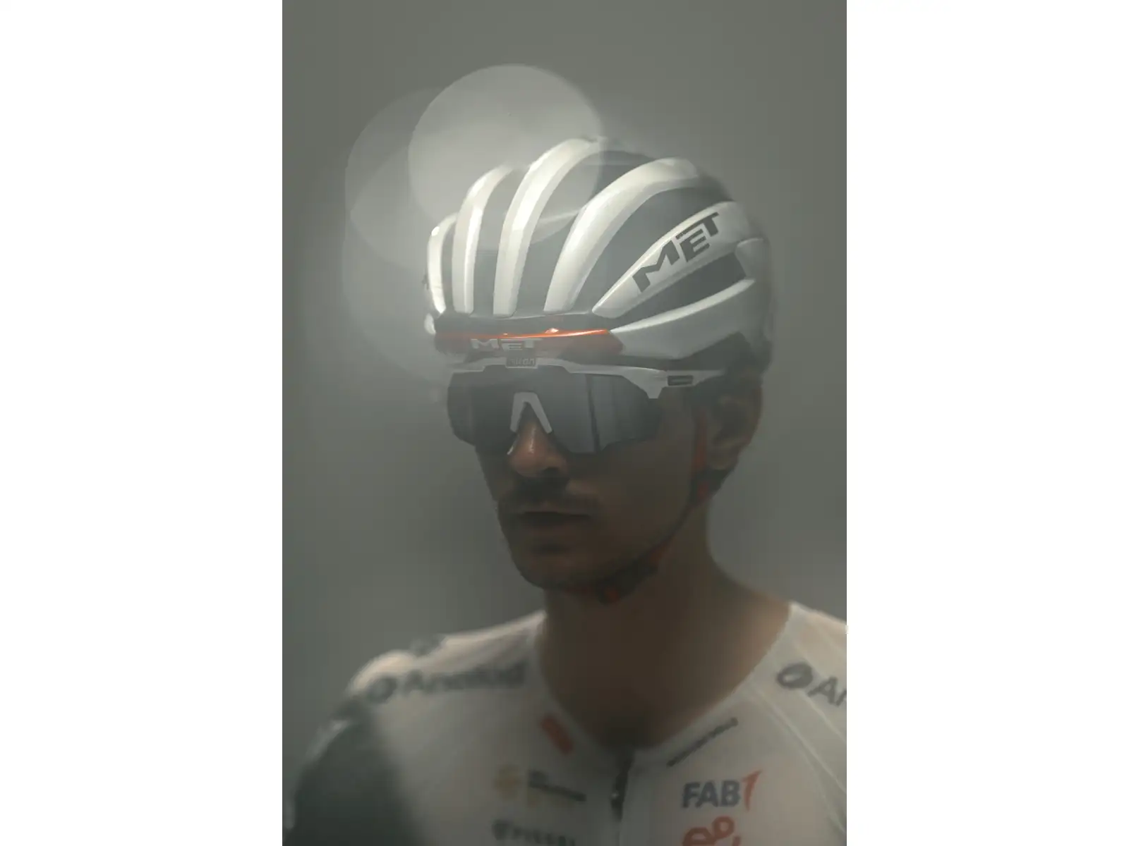 MET Trenta 3K Carbon MIPS cestná prilba Hyper Teal