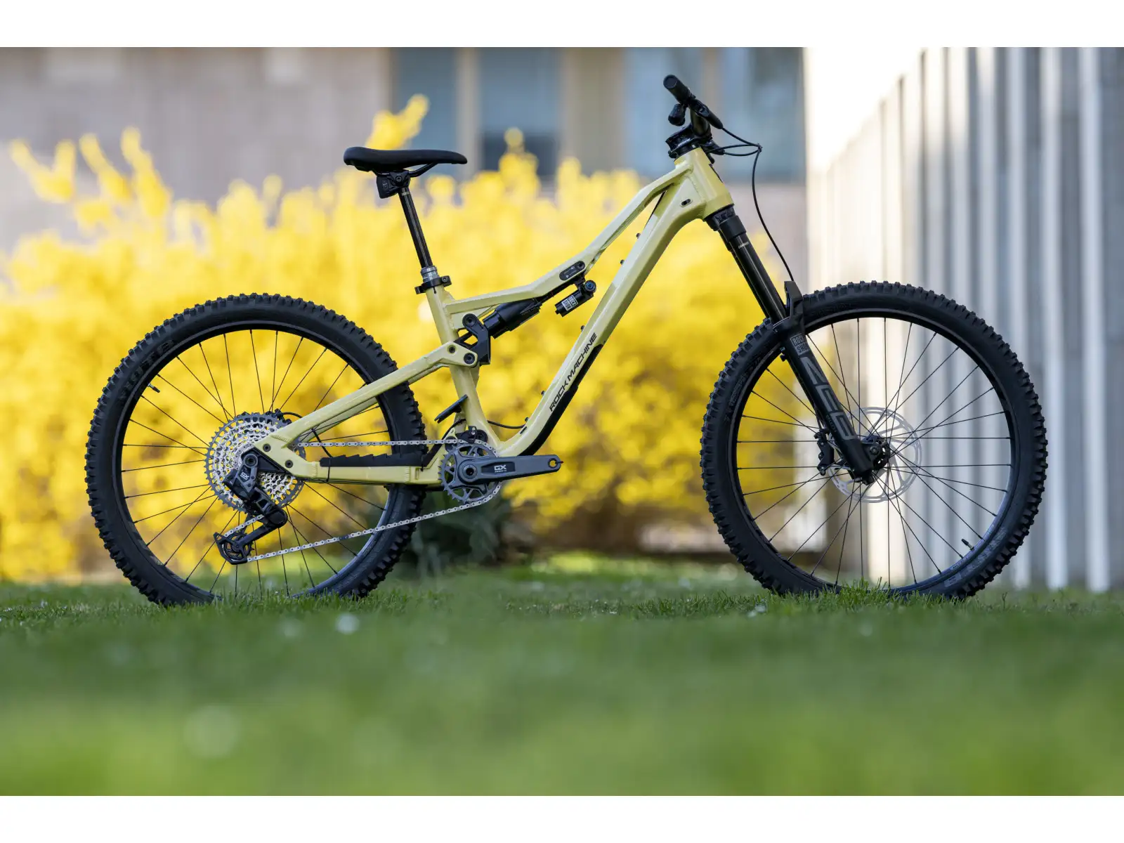 Rock Machine Whizz FS II 90 AXS horský bicykel Panama Yellow