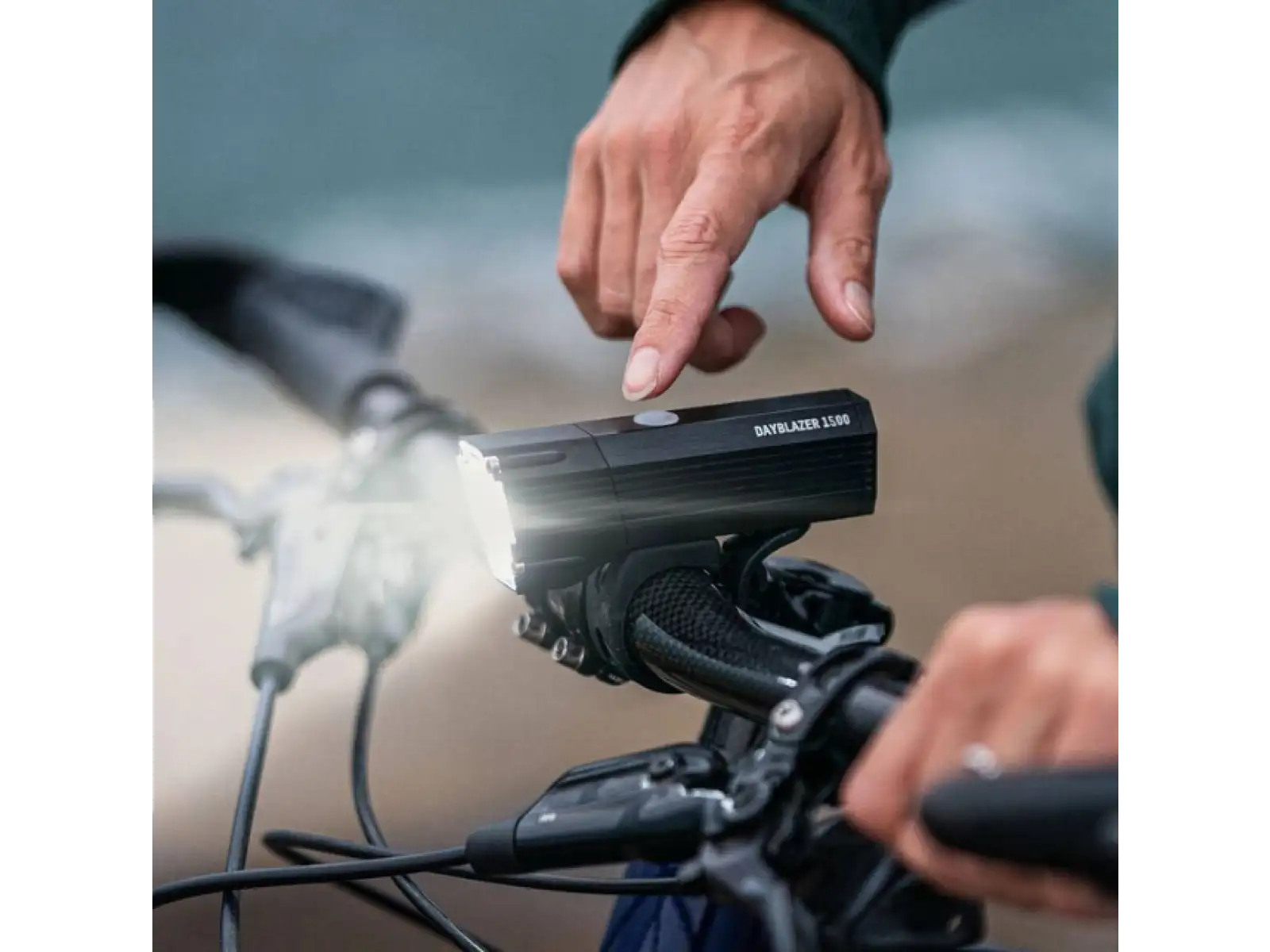 Blackburn Dayblazer 1500 USB-C predné svetlo