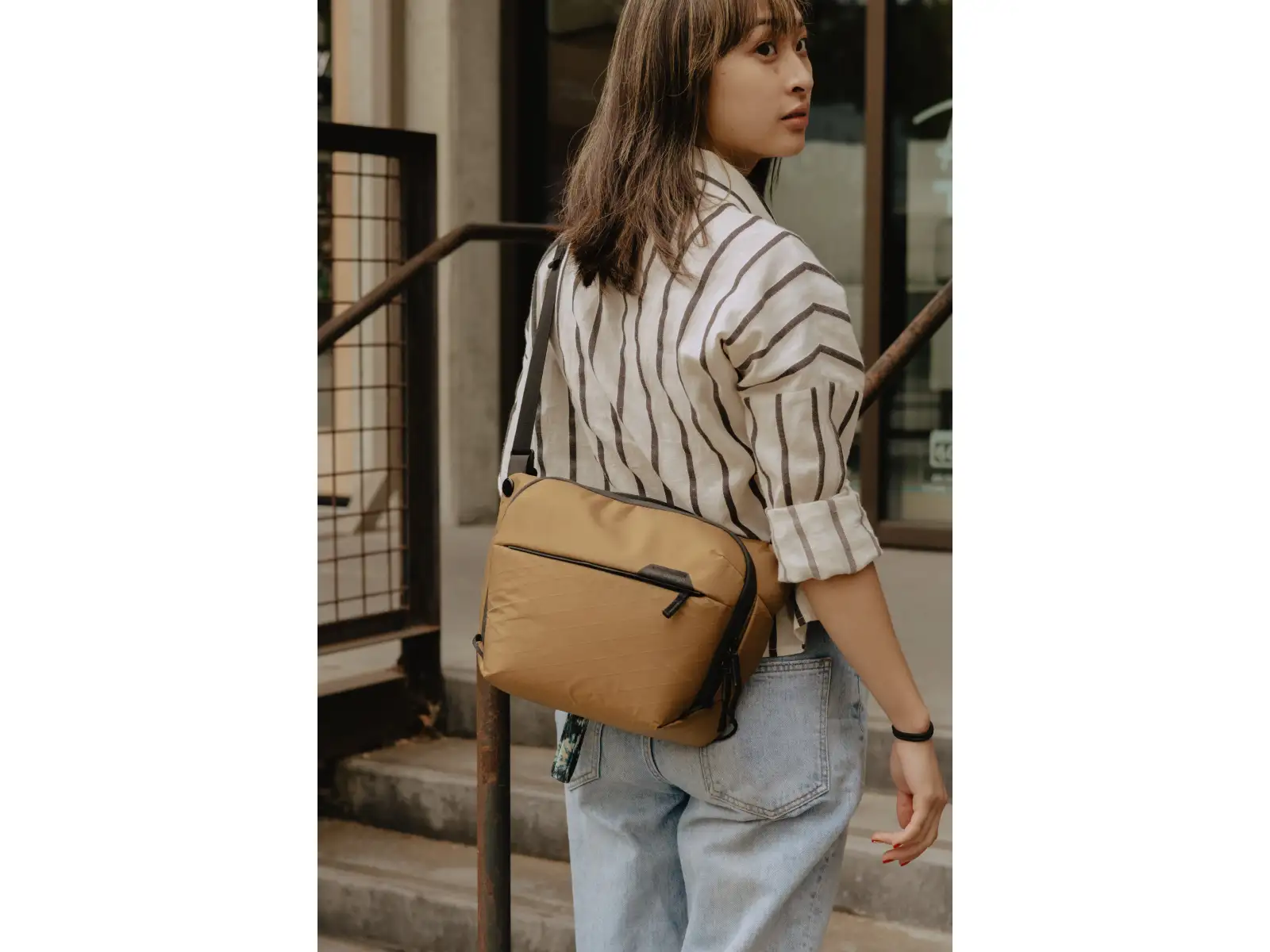 Peak Design Everyday Sling 6 l batoh Coyote