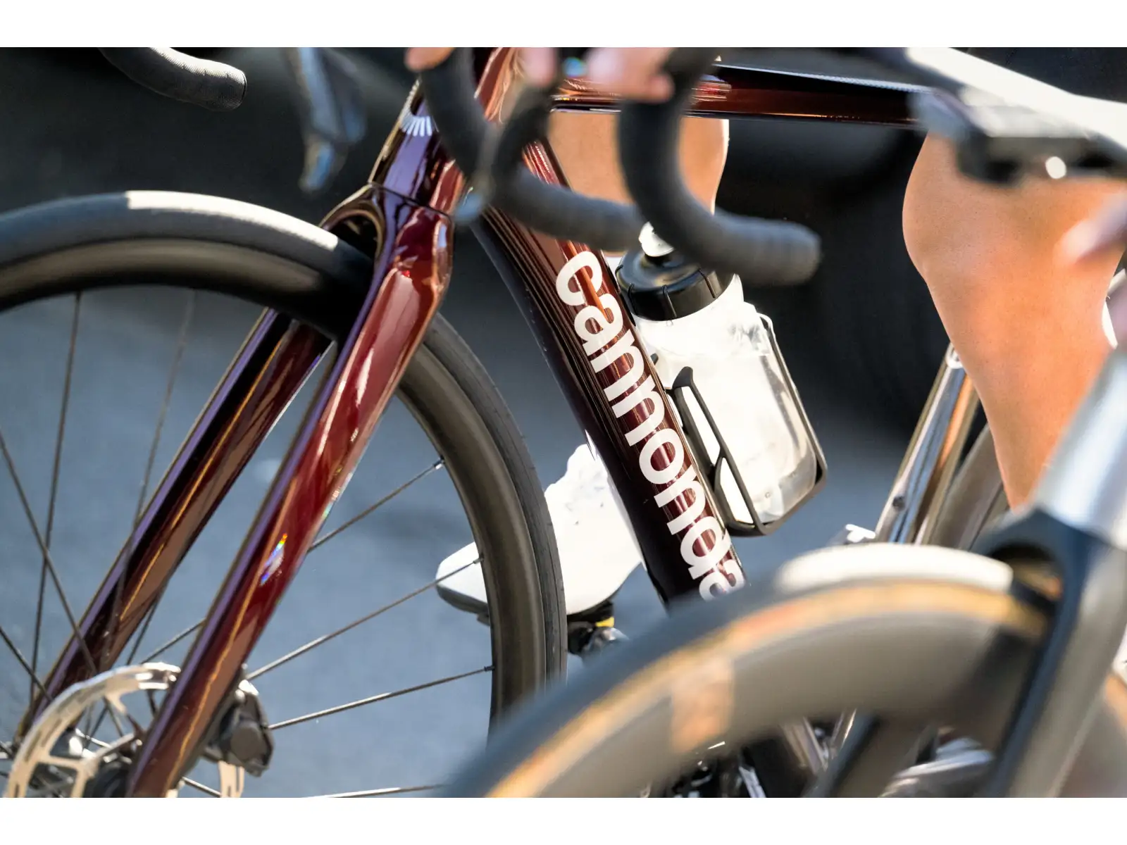 Cannondale CAAD 14 2 cestný bicykel Cherry Lacquer (CHL)