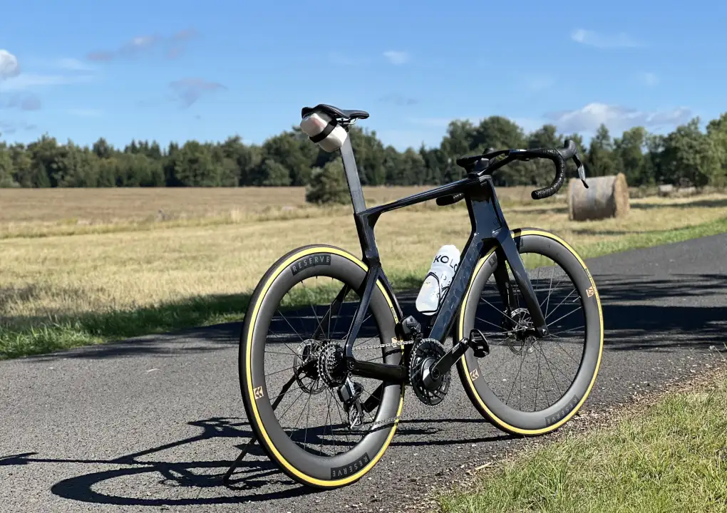 Cervélo S5: recenzia aero cestného bicykla, ktorý prekvapí aj v kopcoch