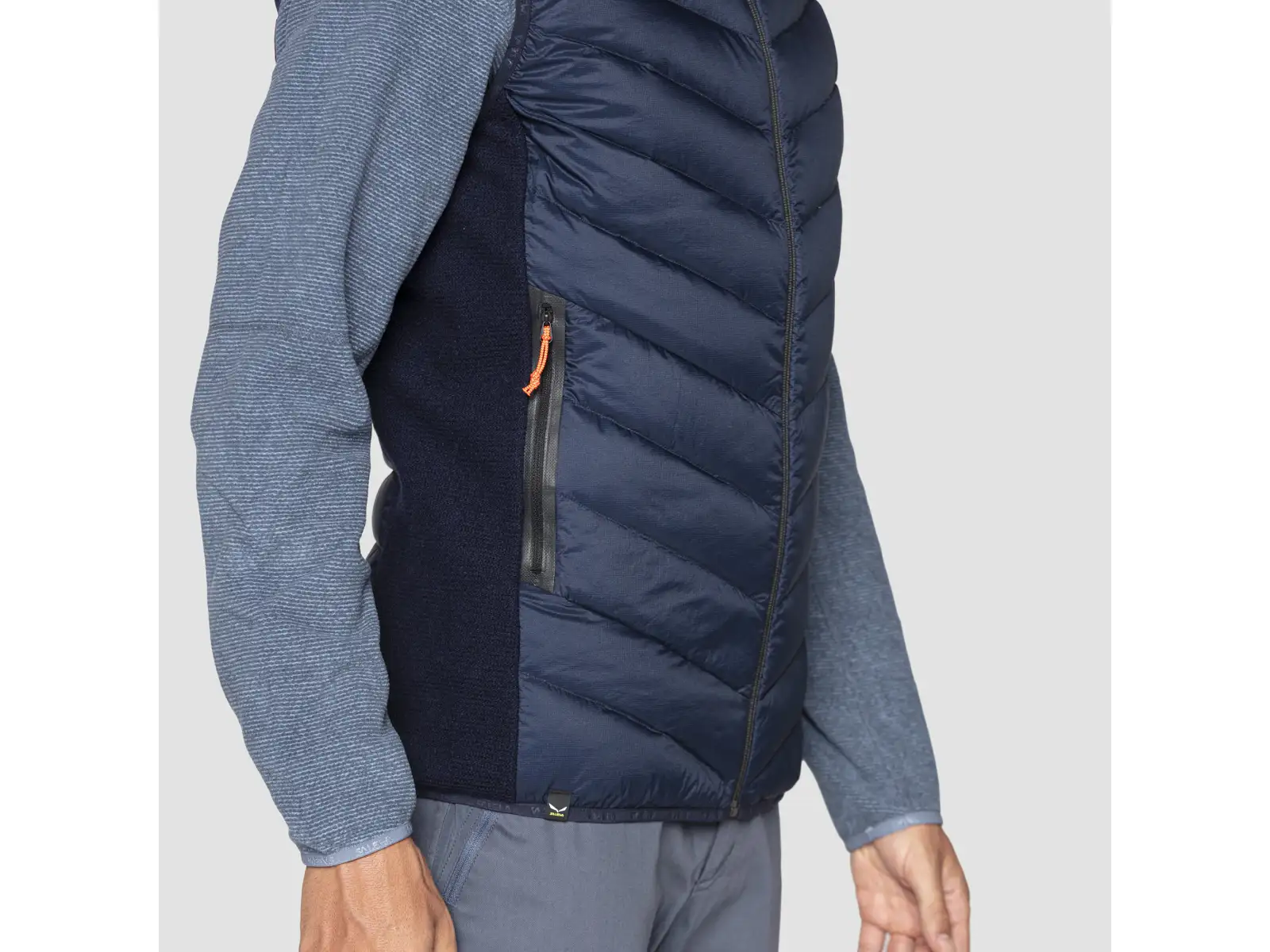 Salewa Fanes Sarner RDS Hybrid pánska vesta v modrej farbe Navy Blazer.
