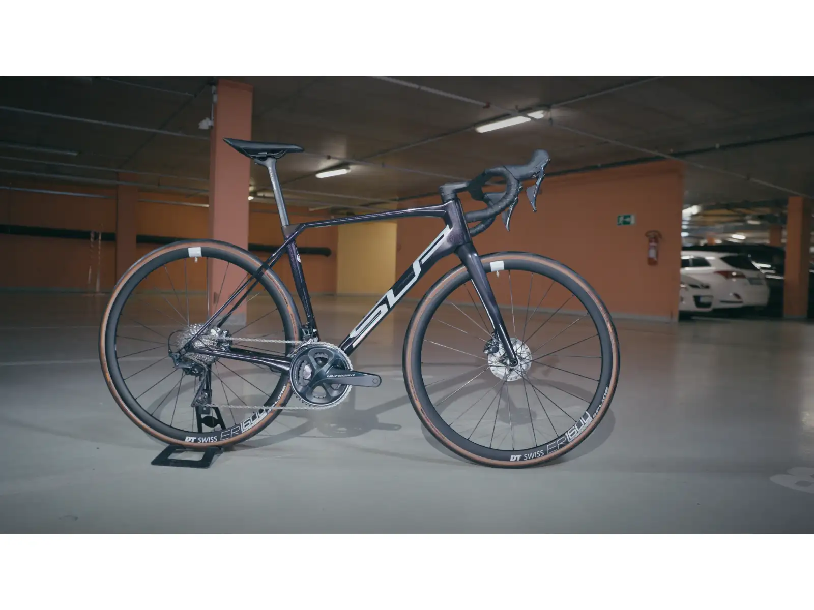 Superior X-Road Team Issue Gloss Black Rainbow/Hologram Chrome cestný/šotolinový bicykel