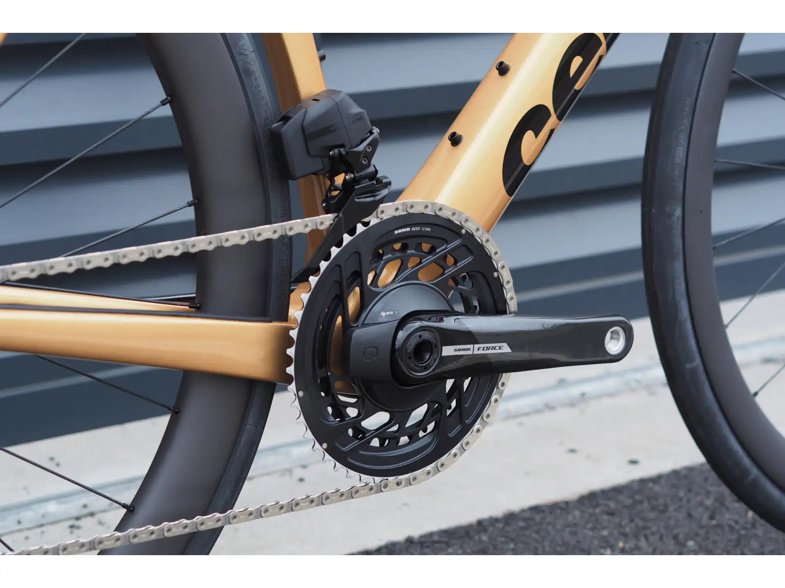 Cervélo Soloist Force eTap AXS cestný bicykel gold dust