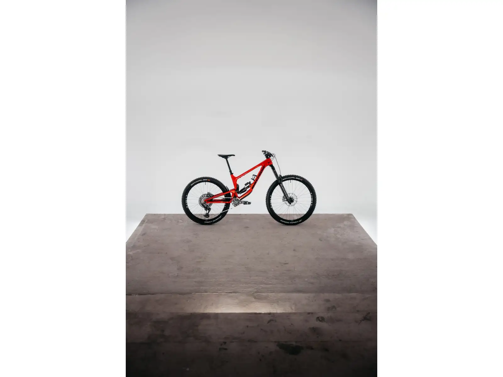 Nukeproof Giga Carbon Pro 297 T-GX bicykel Red