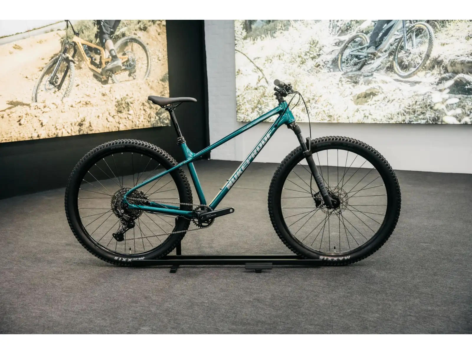 Nukeproof Tracker Pro 290 Cues 1x11 horský bicykel Petrol Green/Chrome