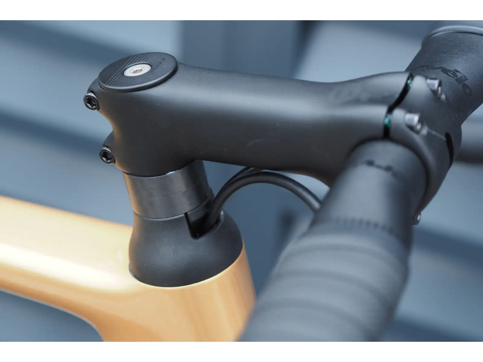 Cervélo Soloist Force eTap AXS cestný bicykel gold dust