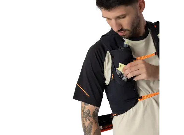 Bežecká vesta Dynafit Alpine 15 l Black Out