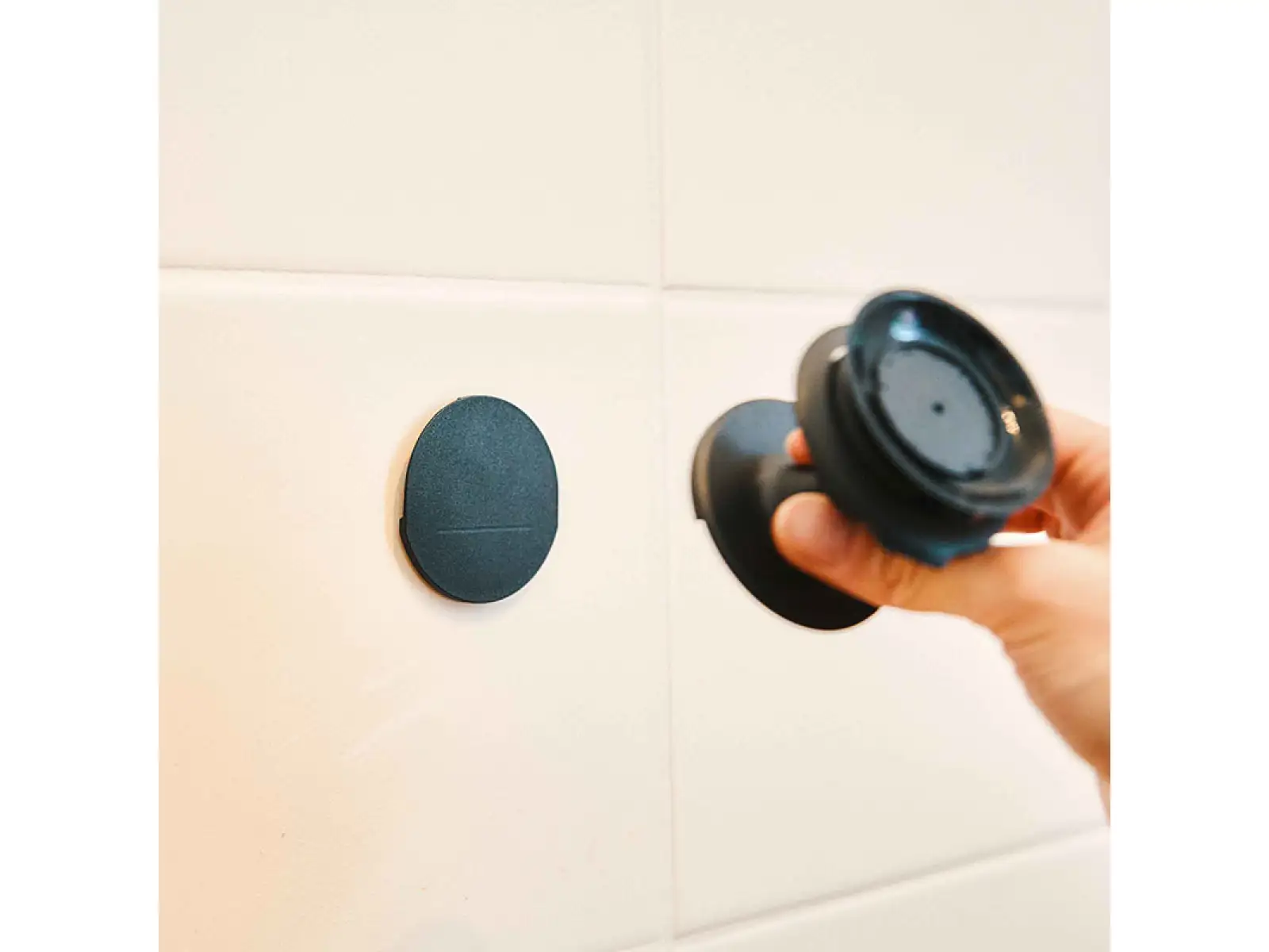 Fidlock Vacuum magnetický držiak na stenu biela