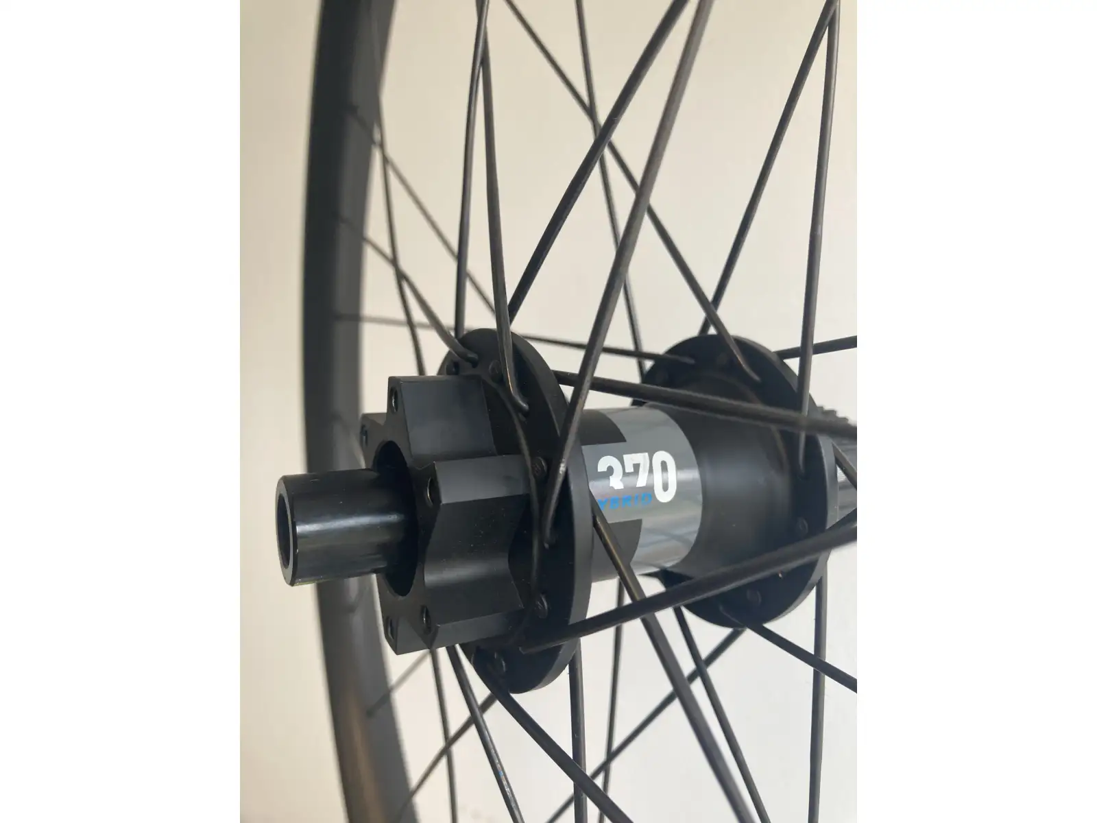 WTB Kom Trail i30/DT Swiss 370 Hybrid Boost zadné vypletané koleso, Microspline - Z KOLA