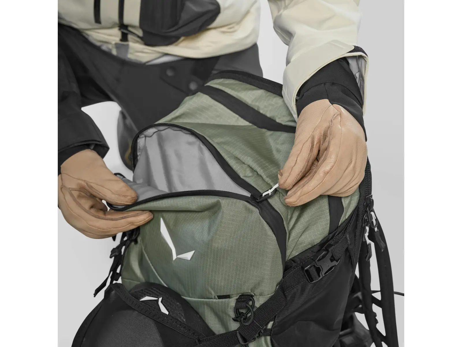 Salewa Sella Tour 30L dámsky batoh Shadow/Black Out