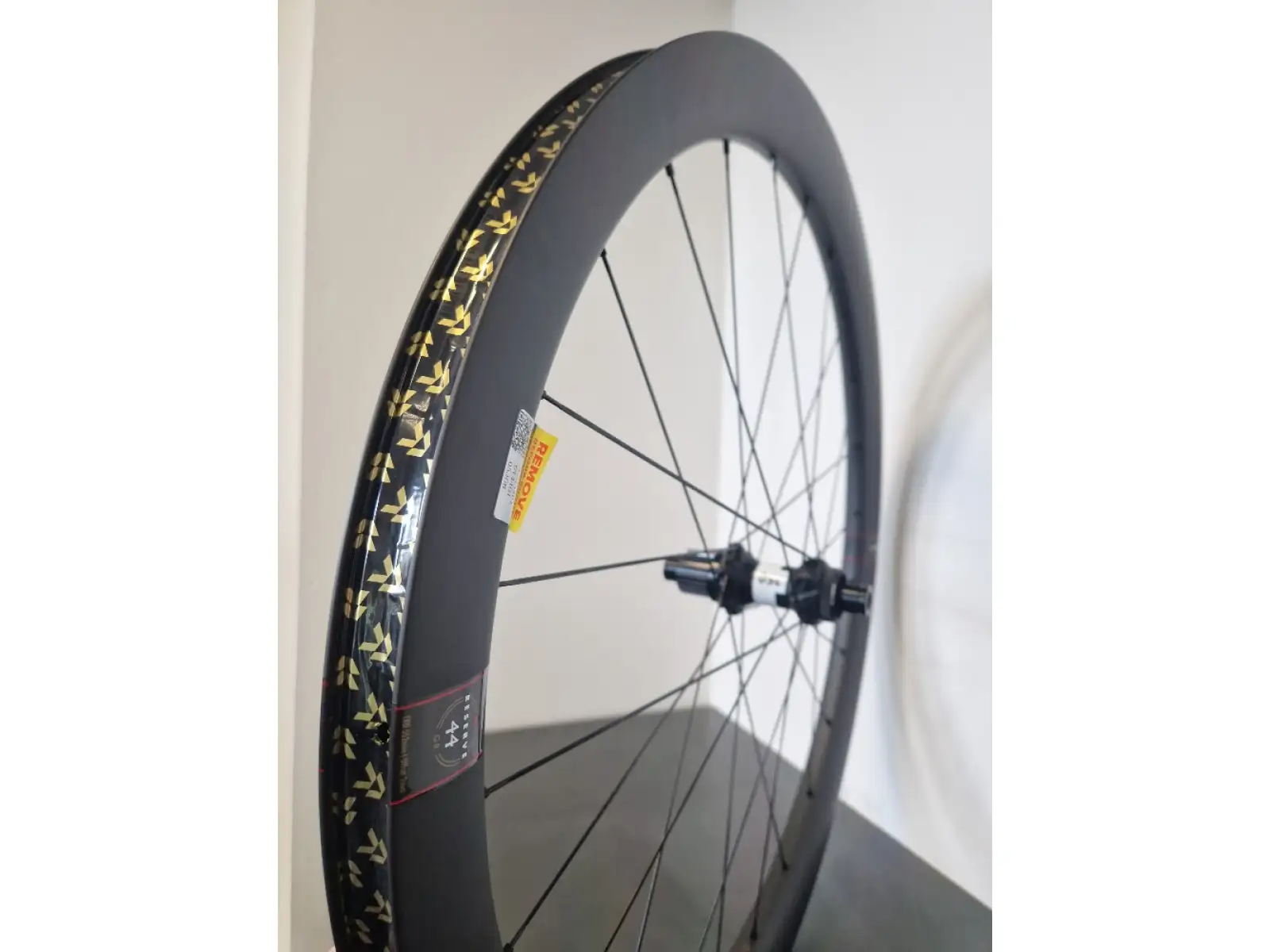 Reserve 40/44 GR 700c DT 350 CL karbónové gravel zapletené kolesá orech Microspline - Z kolesa demontované