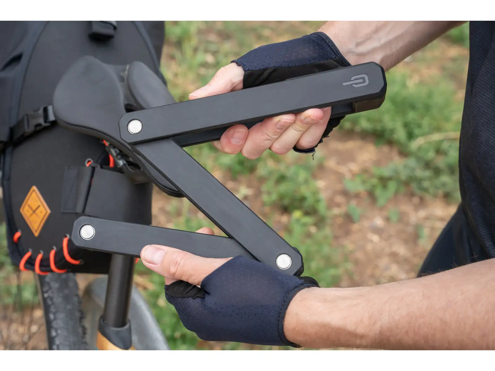 Hiplok zámok Switch 105cm čierna