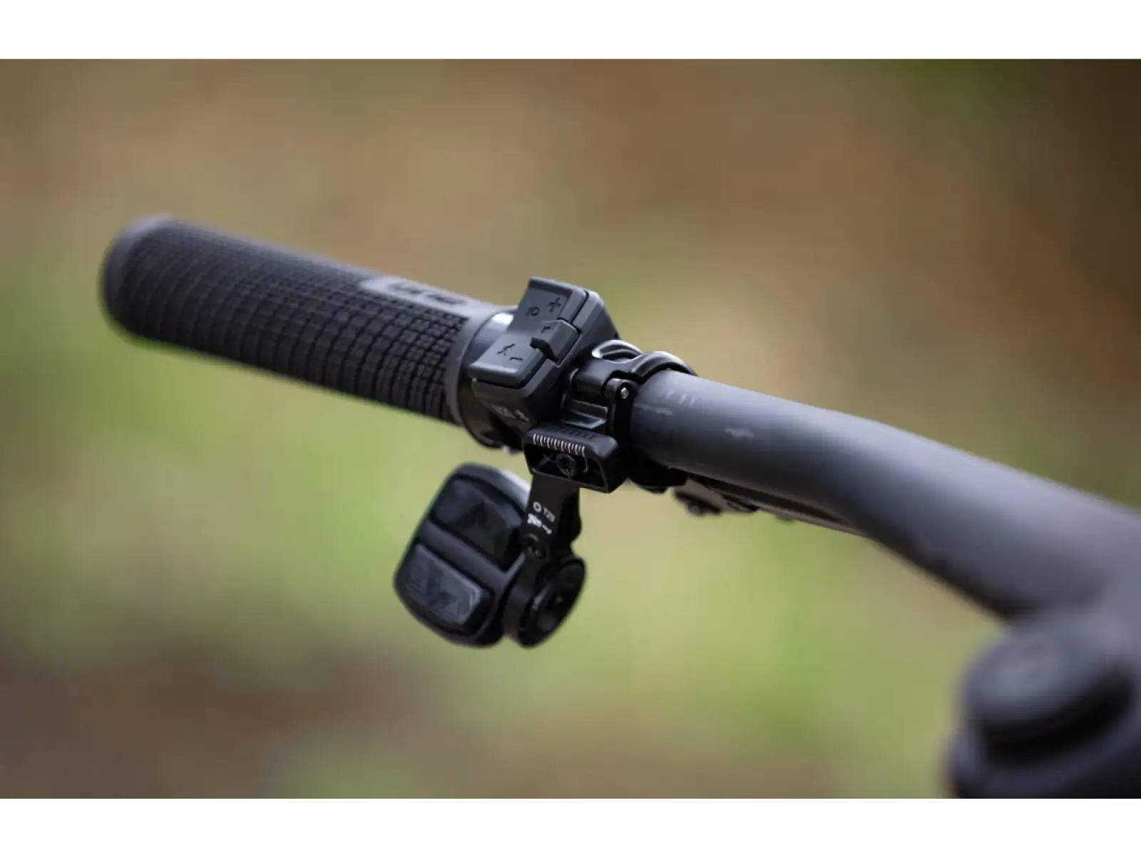 Horský elektrobicykel Superior iXF 9.8 matný jagavý karbón