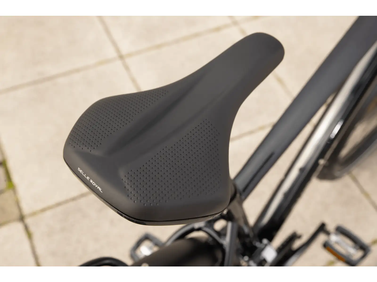 Superior Blox 6.7 T mestský bicykel Gloss Metallic Black
