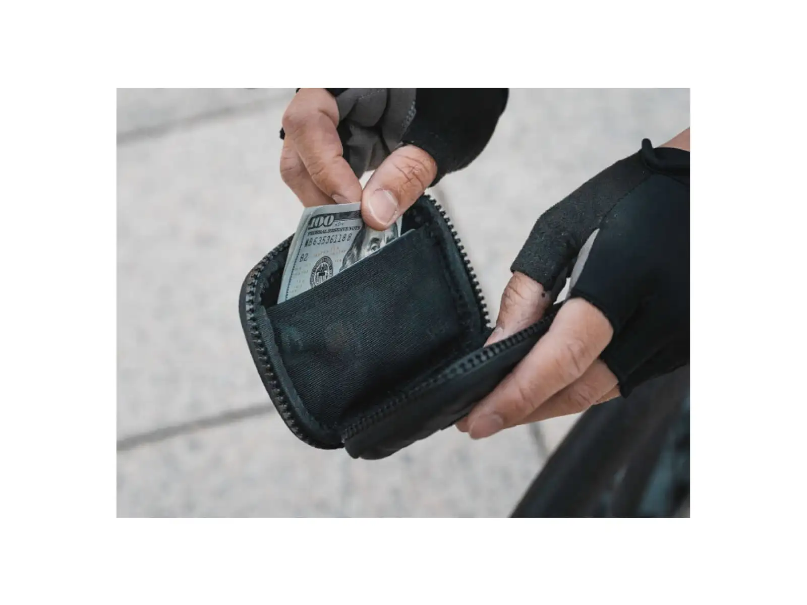 Veľkosť peňaženky Topeak PakGo Wallet. S