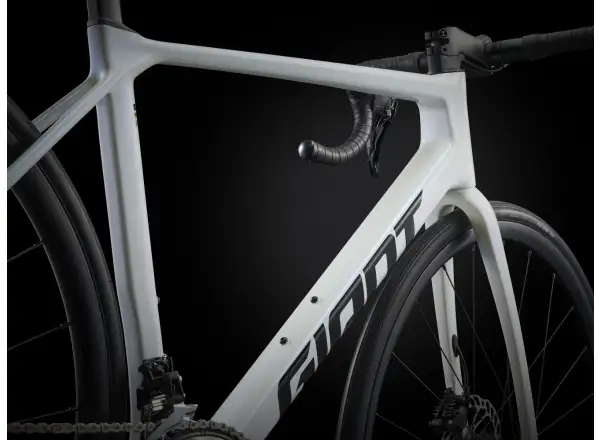 Cestný bicykel Giant TCR Advanced 2 KOM Illusion White