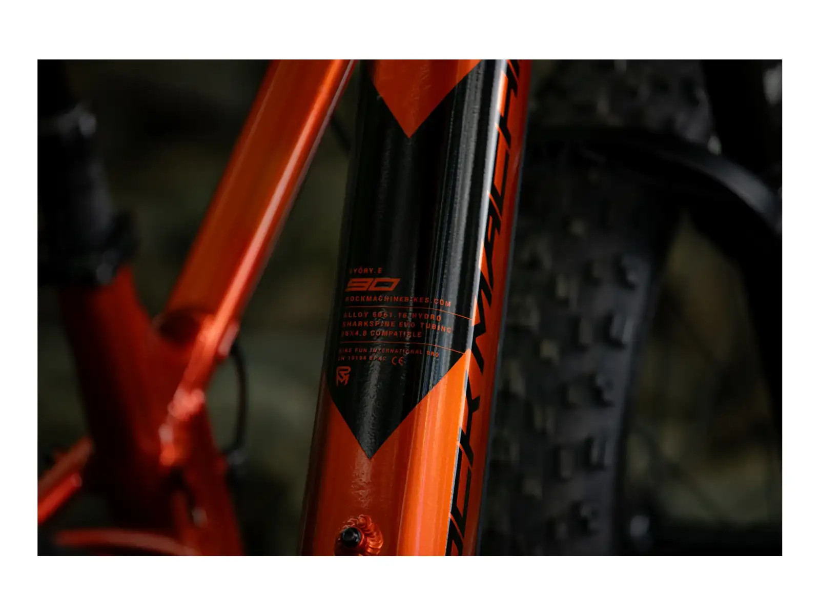 Rock Machine VYÖRY e90-26 fatbike elektrobicykel Metallic Orange/Black VZORKA
