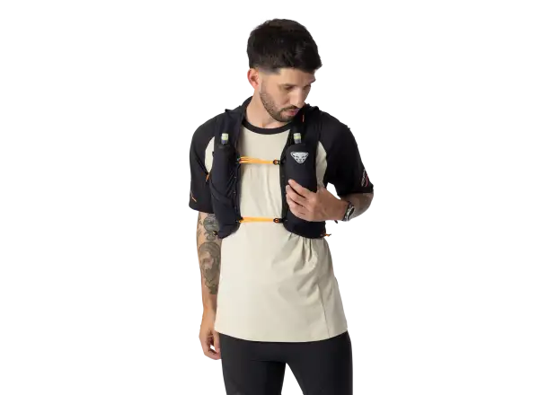 Bežecká vesta Dynafit Alpine 15 l Black Out