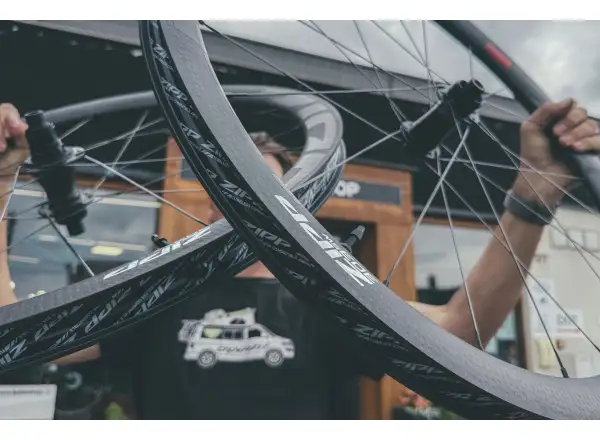 Zipp 303 SW Carbon Tubeless CenterLock A1 predné zapletené koleso