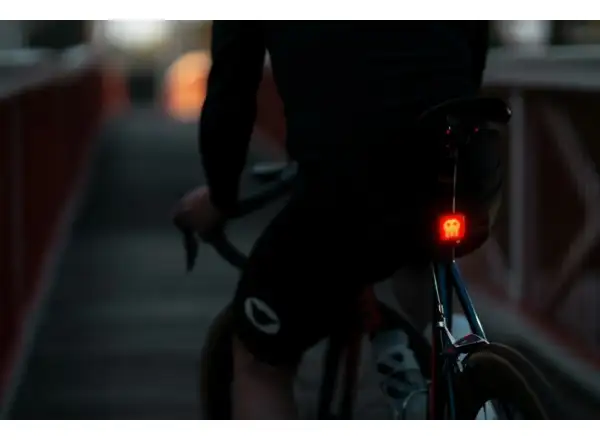 Knog Blinder zadná blikacia Black