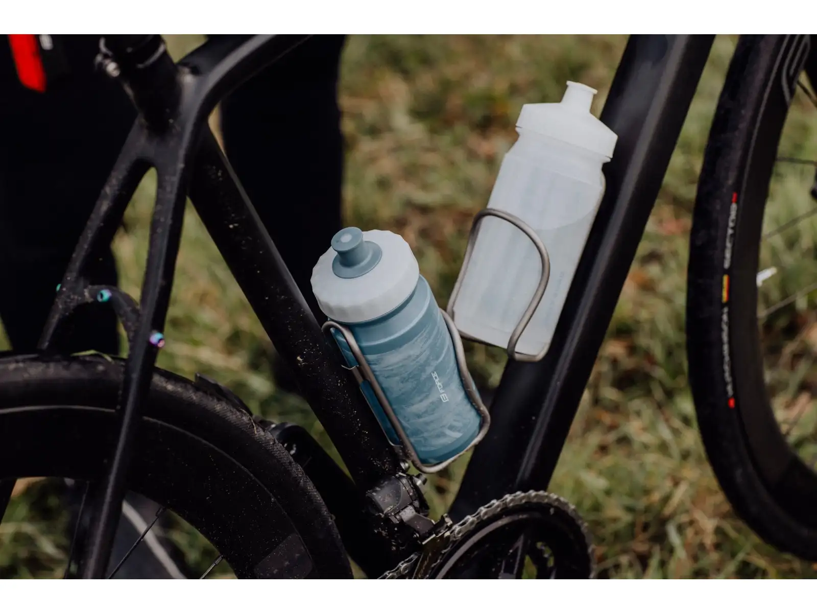 Force Dirty Road cyklistická fľaša 550 ml zelená
