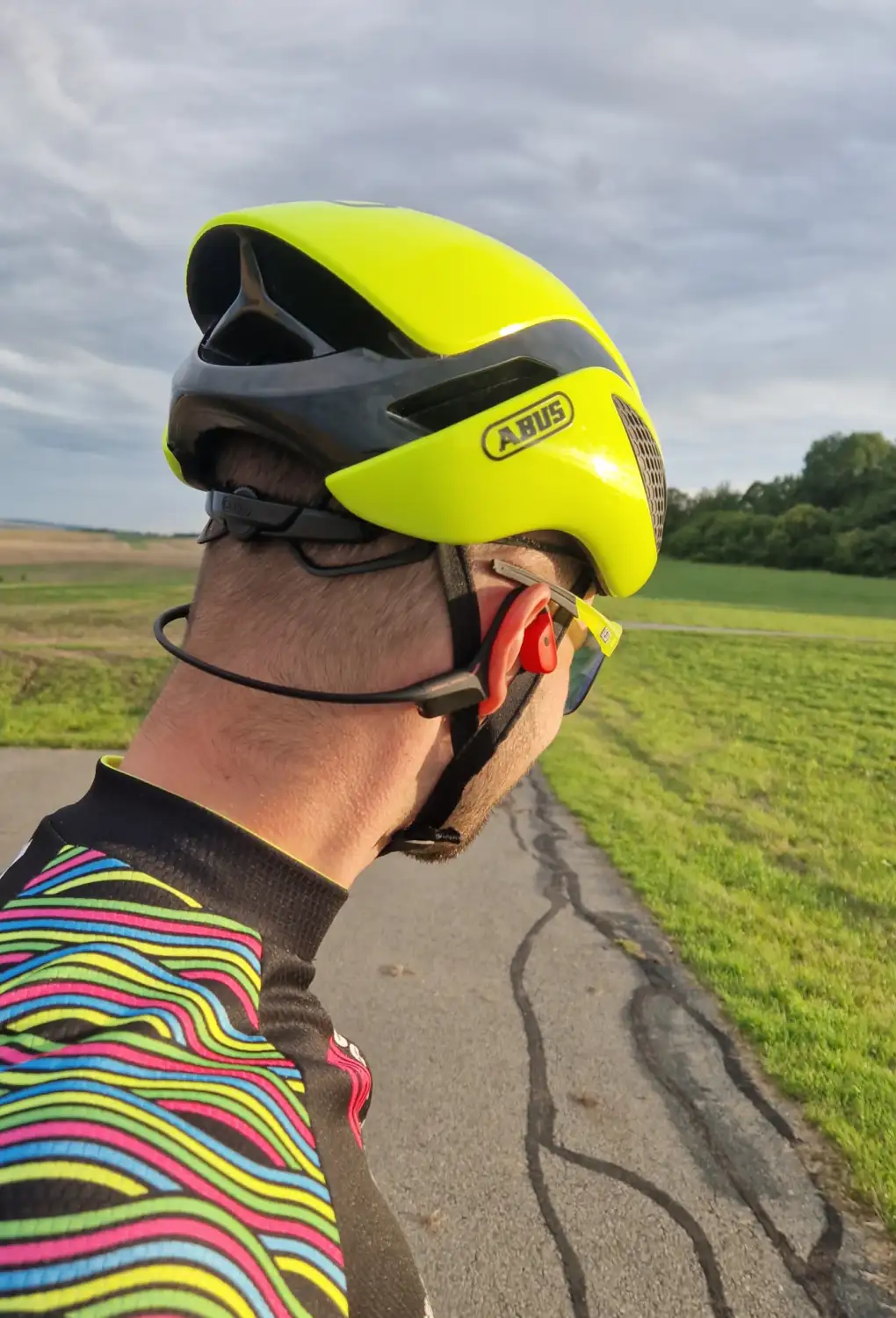 TEST: SUUNTO WING – Slúchadlá, čo "vibrujú" a nelezú na nervy