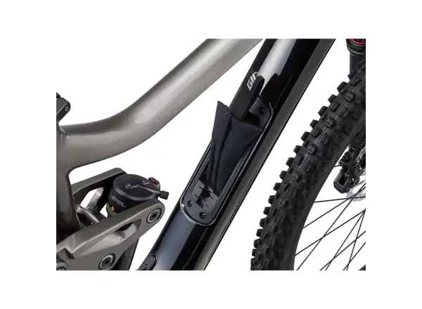 Horský bicykel Giant Reign 2 čierny/kovový