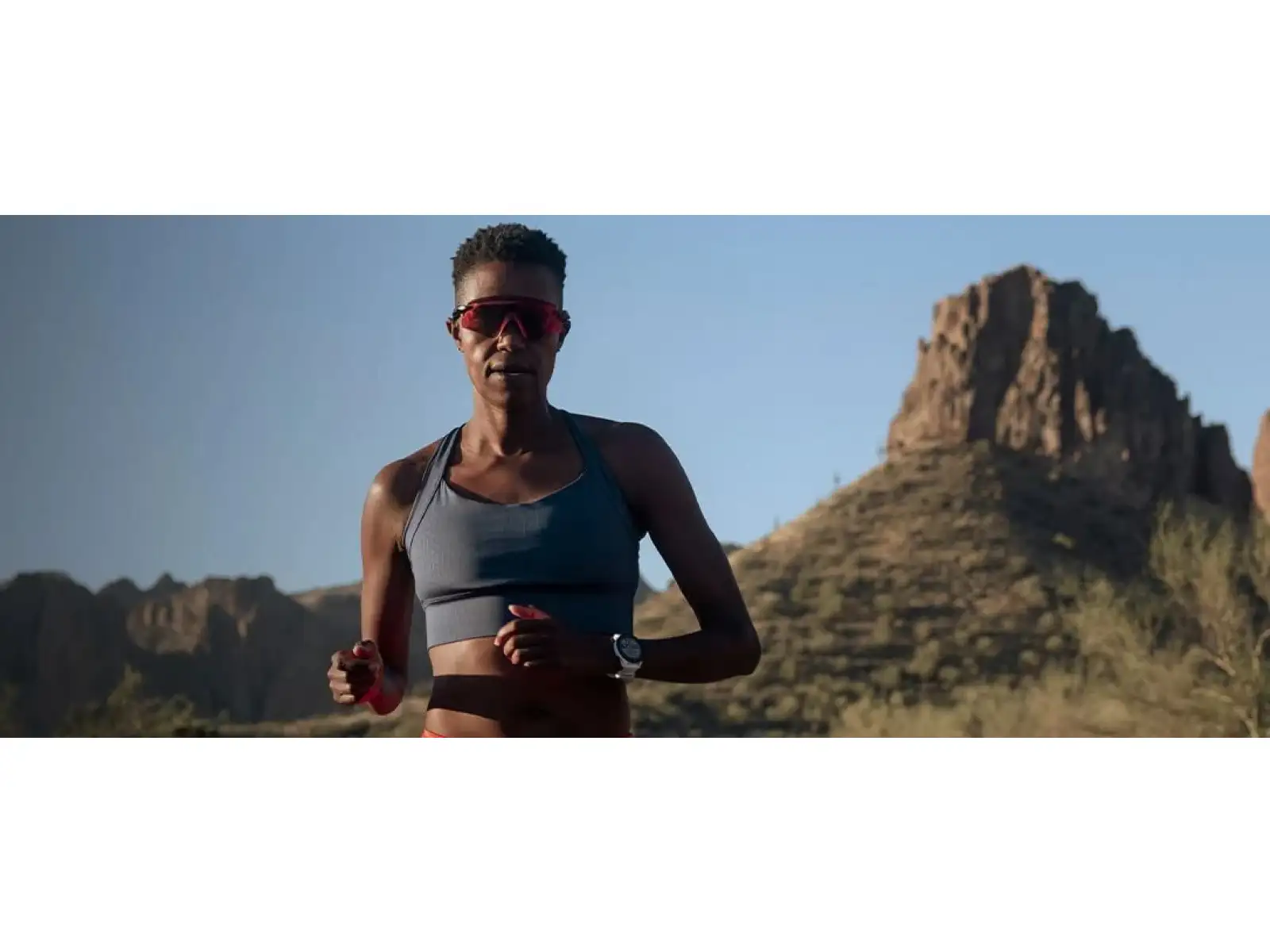 Inteligentné hodinky Garmin Forerunner 955 Solar Whitestone