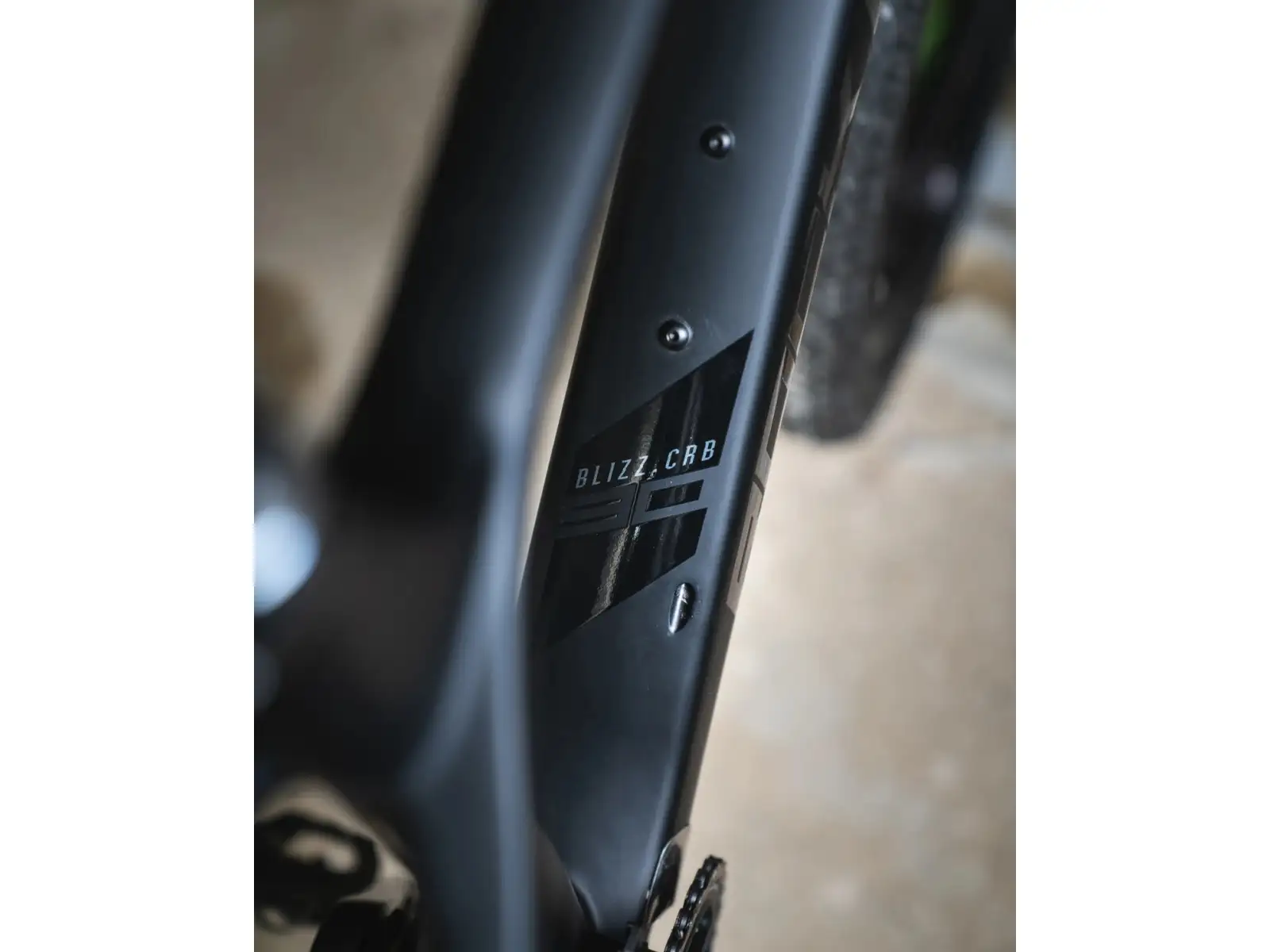 Rock Machine Blizz CRB 90-29 AXS horský bicykel Stealth Black