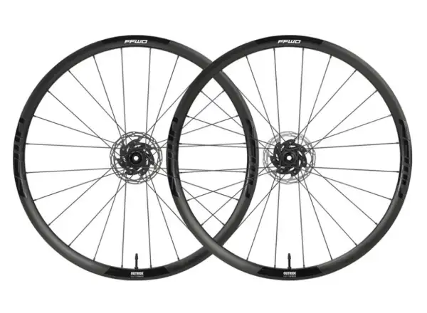 FFWD Outride spletené gravel kolesá, náboje DT Swiss 350 Matt Black.