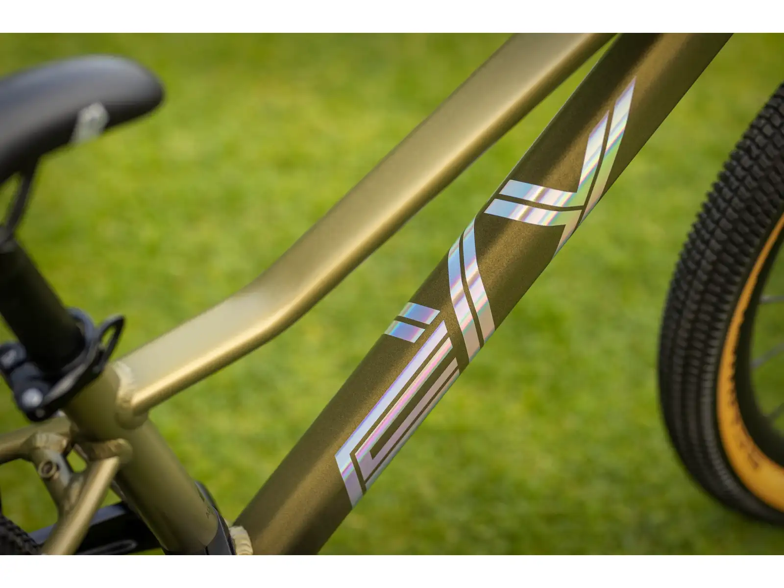 Superior F.L.Y. 20 DB Matte Olive Metallic/Hologram Chrome detský bicykel