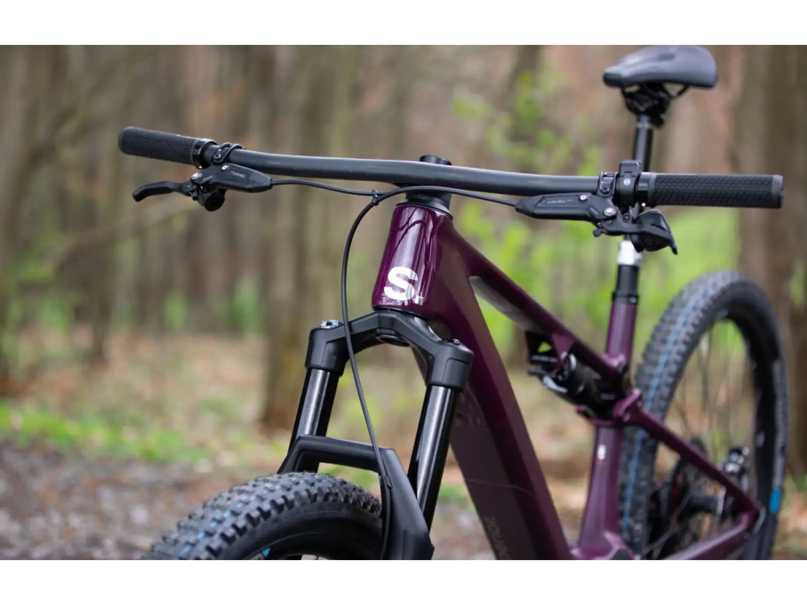 Horský elektrobicykel Superior iXF 9.8 matný jagavý karbón