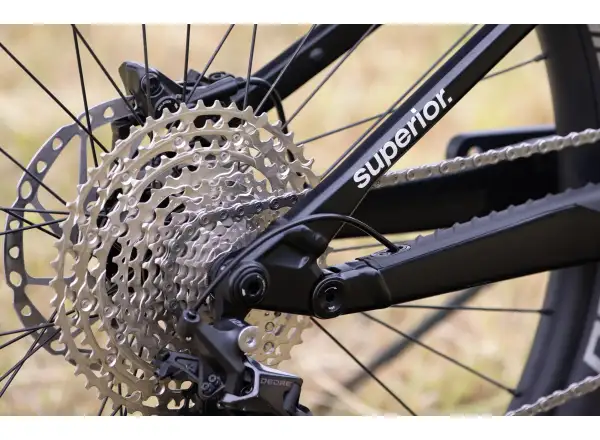 Celoodpružený elektrobicykel Superior eXF 8089 B Gloss Chrome/Matte Black