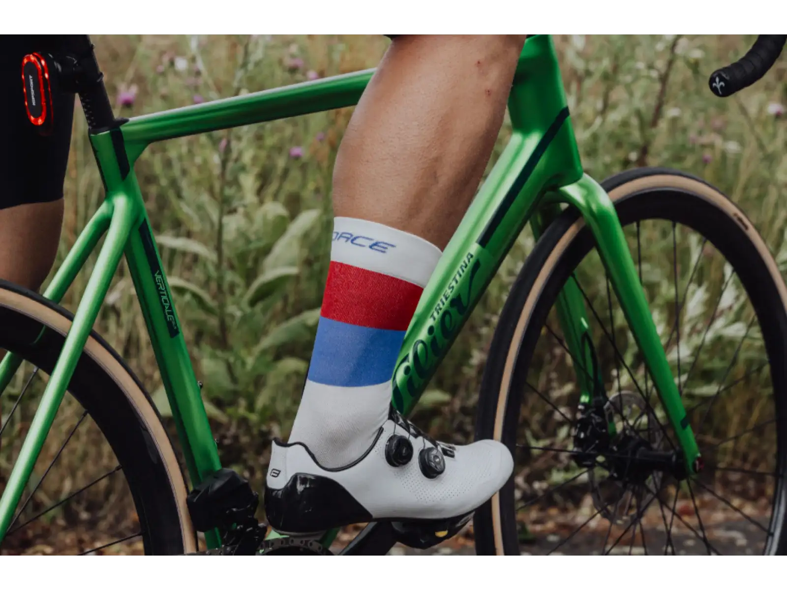 Force Rainbow cyklistické ponožky krémová/modrá/červená
