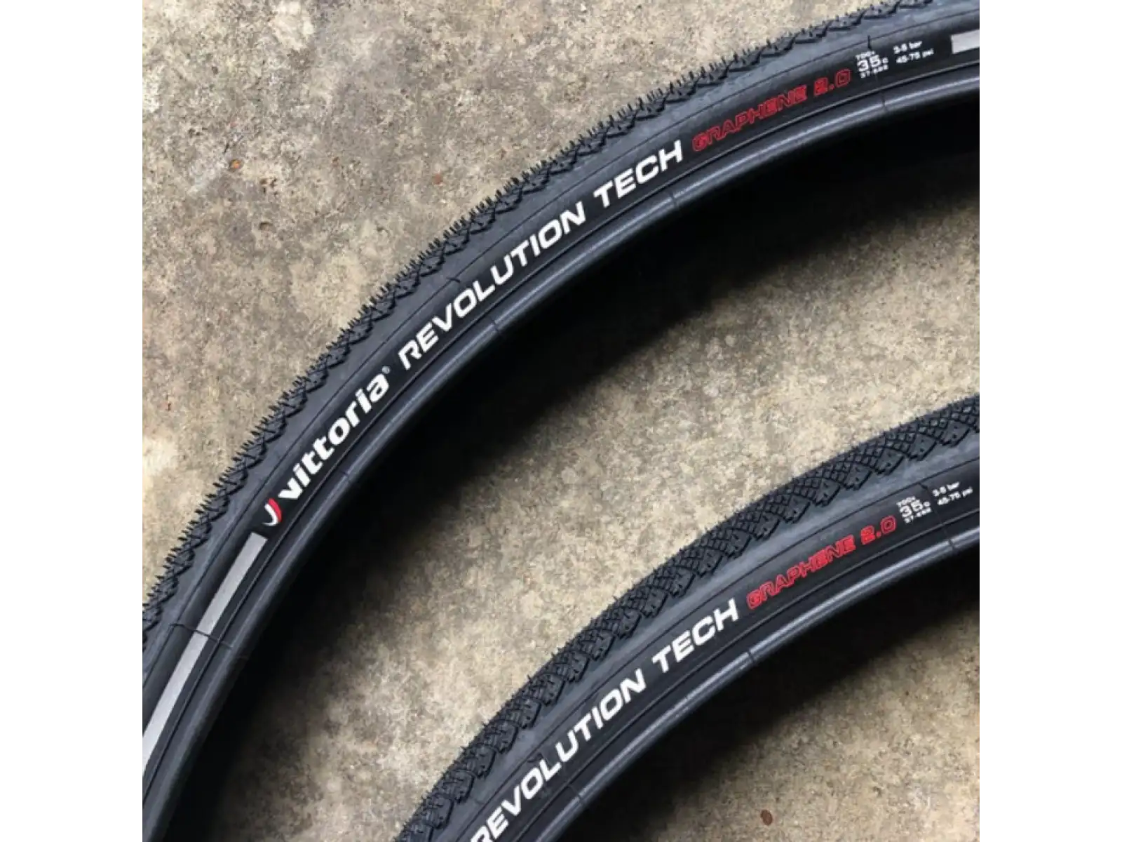 Vittoria Revolution Tech Reflective G2.0 26x2,00" trekingový/city plášť drôt