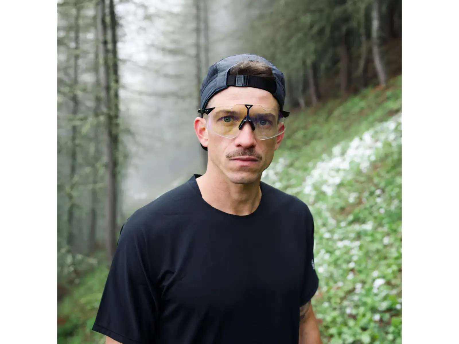 100% Hypercraft SQ okuliare Gloss Black/Photochromic Purple Mirror