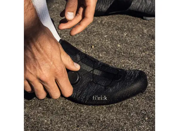 Fizik Vento Infinito Knit Carbon 2 Wide cestné pánske tretry Black/Black