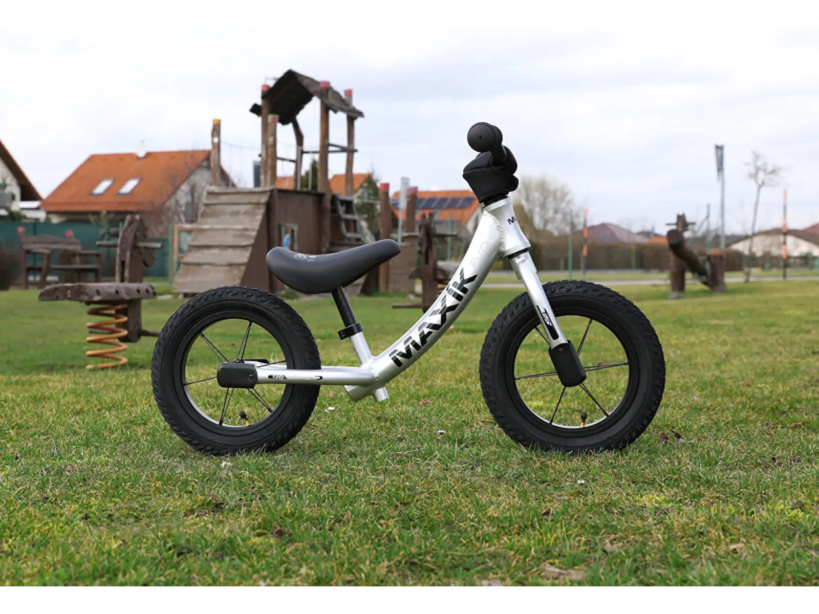 Max1 Maxík Evo Lite odrážadlo strieborná/čierna