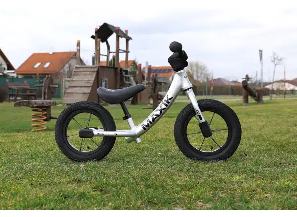Max1 Maxík Evo Lite odrážadlo strieborná/čierna