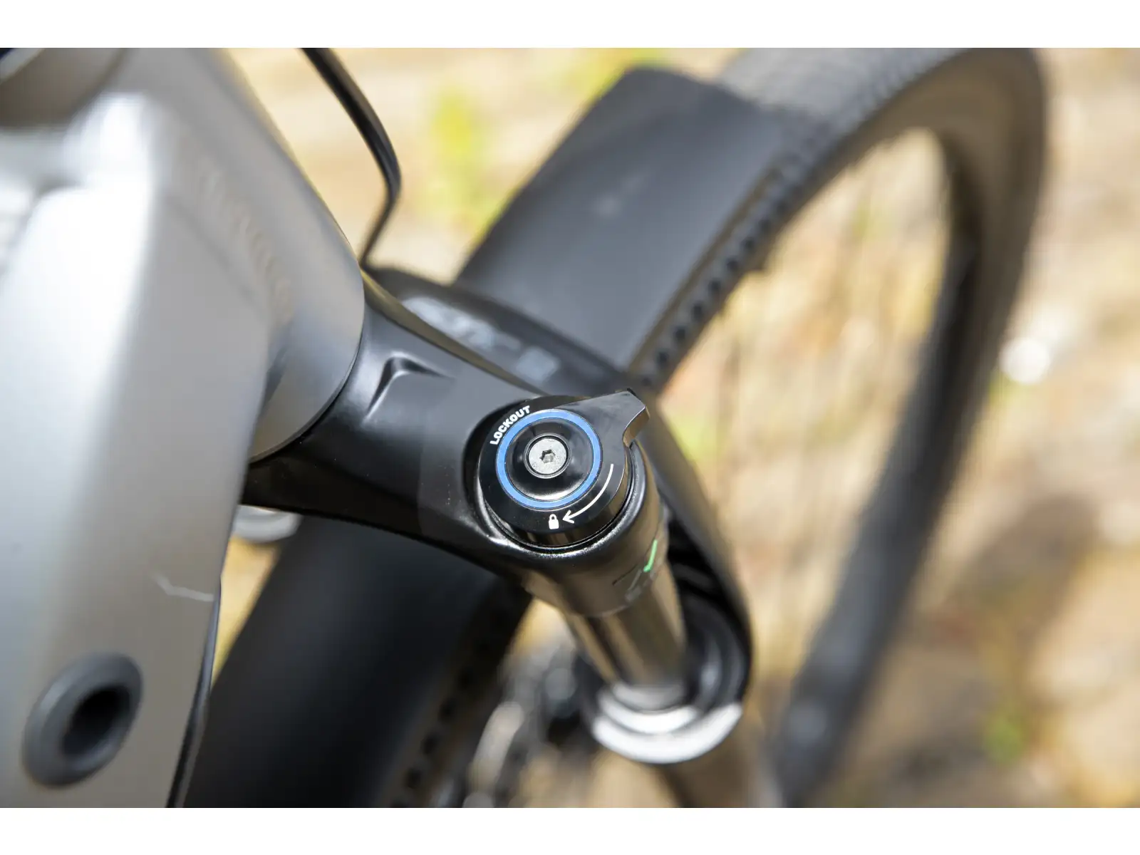 Superior eBLOX 6.5 mestský elektrobicykel Matte Dark Chrome/Black