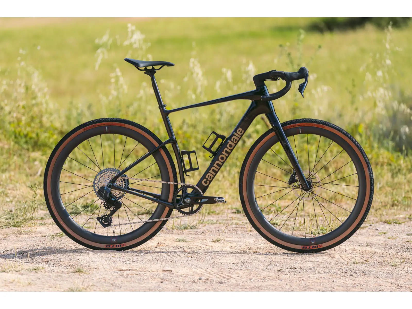 Cannondale Topstone Carbon 1 AXS gravel bicykel (Black)
