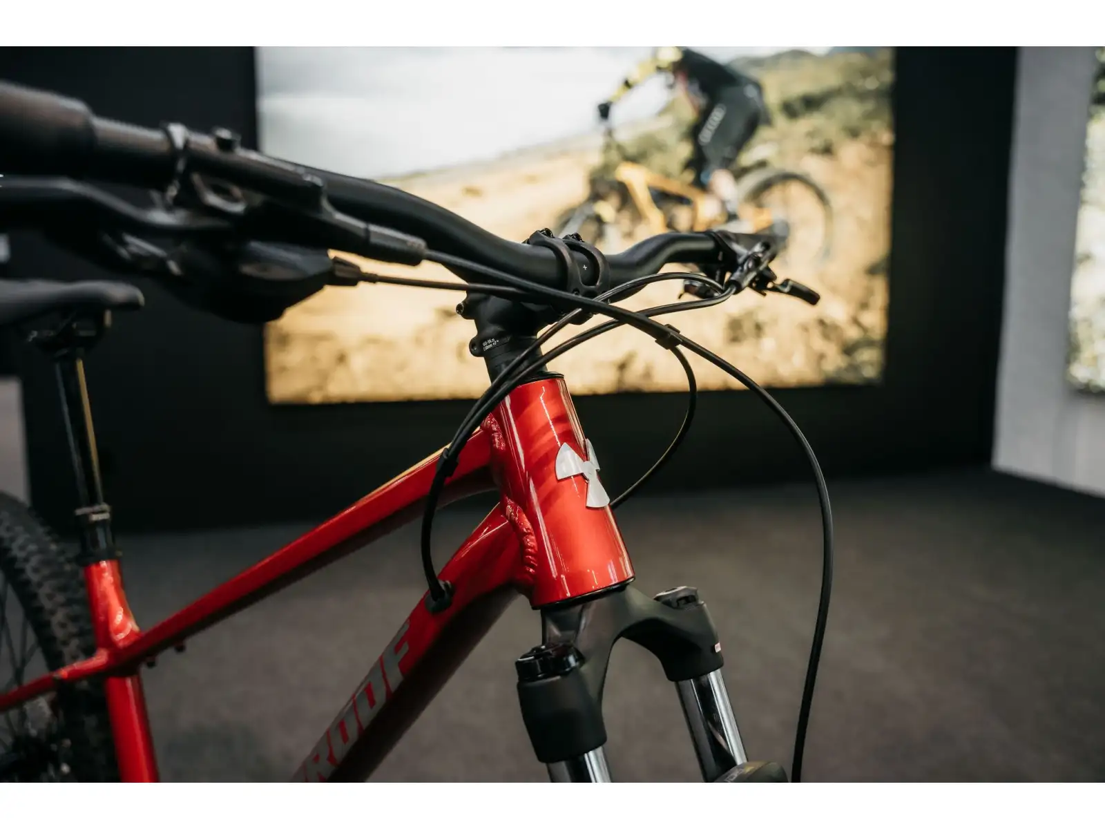 Nukeproof Tracker Comp 275 Cues 1x10 horský bicykel Red/Chrome