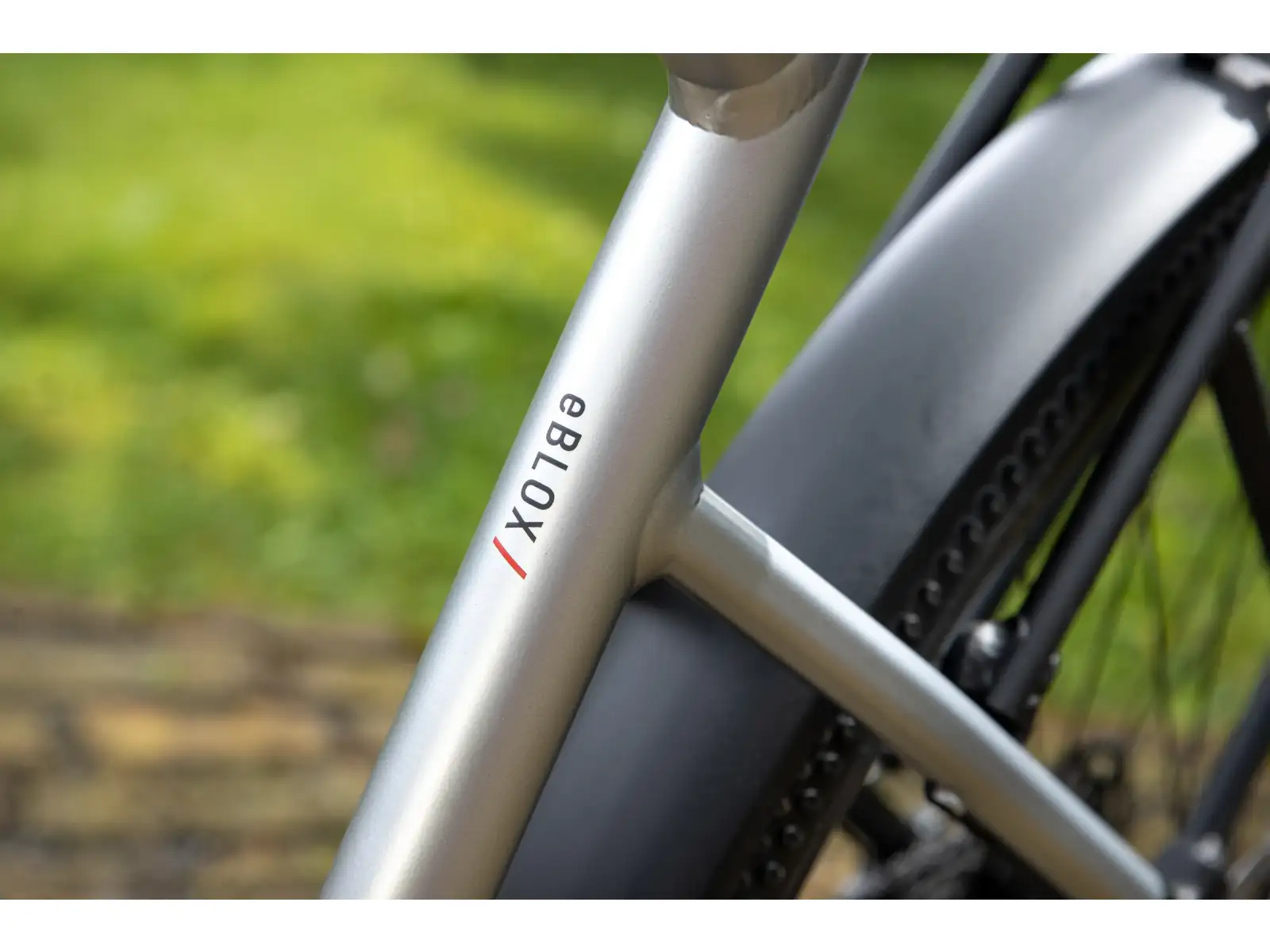 Superior eBLOX 6.5 mestský elektrobicykel Matte Dark Chrome/Black