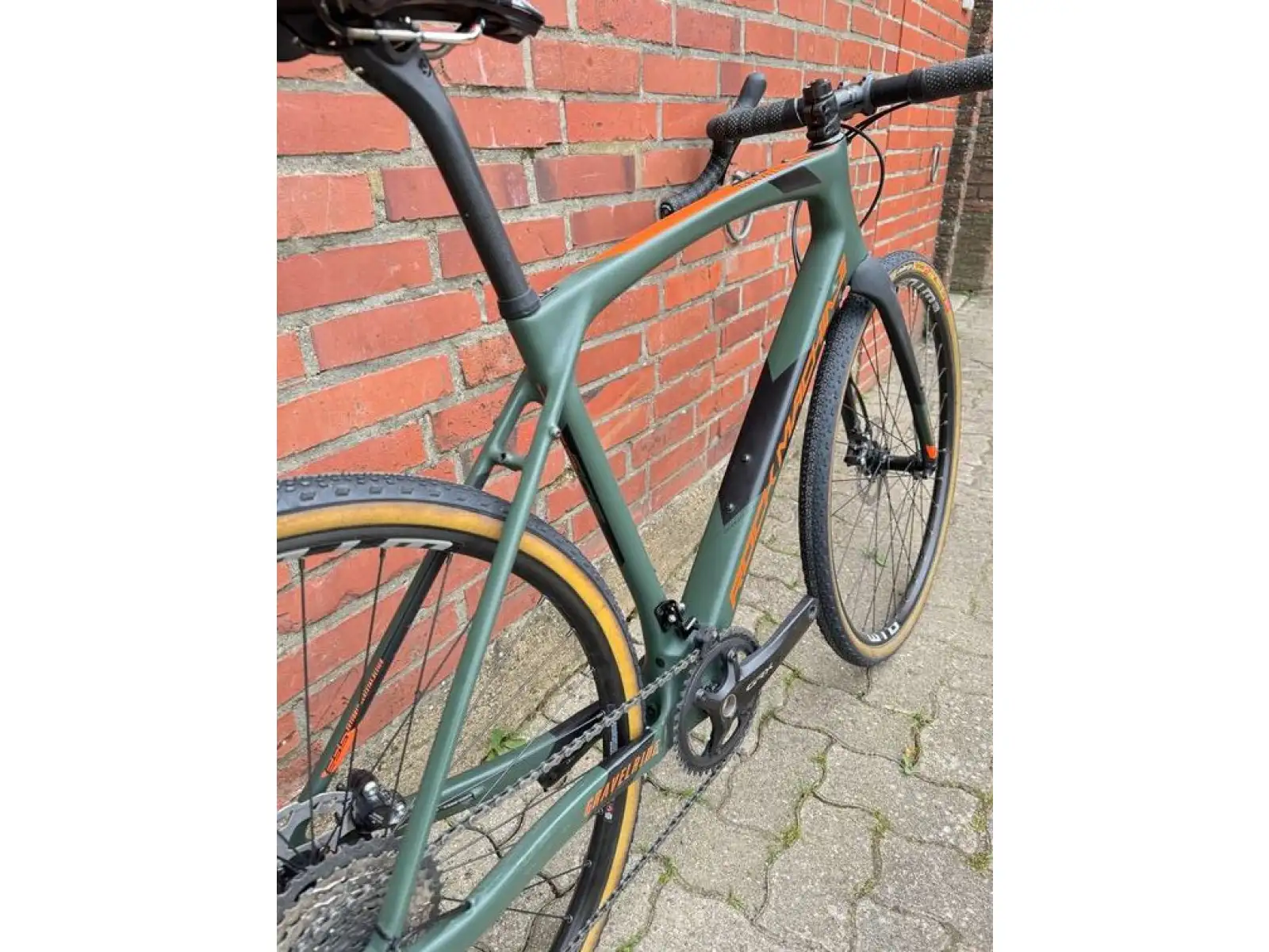 Rock Machine Gravelride CRB 900 khaki/oranžová gravel bicykel