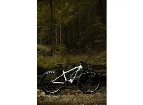 Rock Machine VYÖRY e50 S fatbike elektrobicykel Gloss White/Black VZORKA