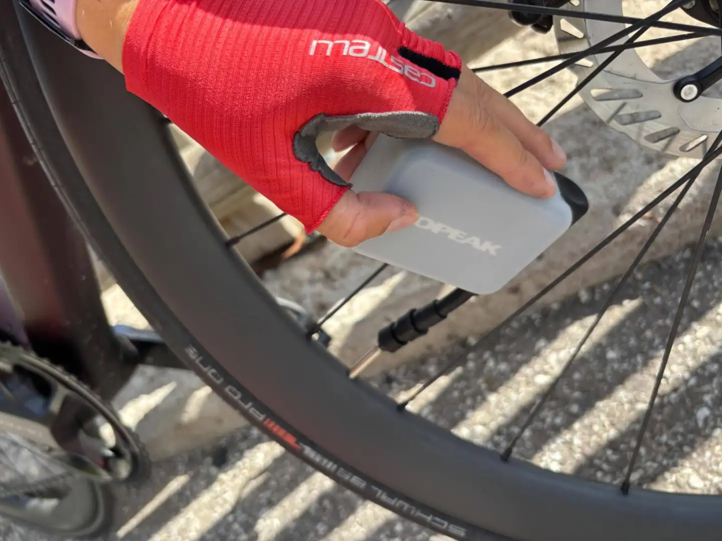 Elektrická pumpa na bicykel Topeak vs. Pedalsport